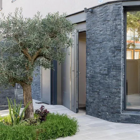 ゲストハウス Castellpetit 3*